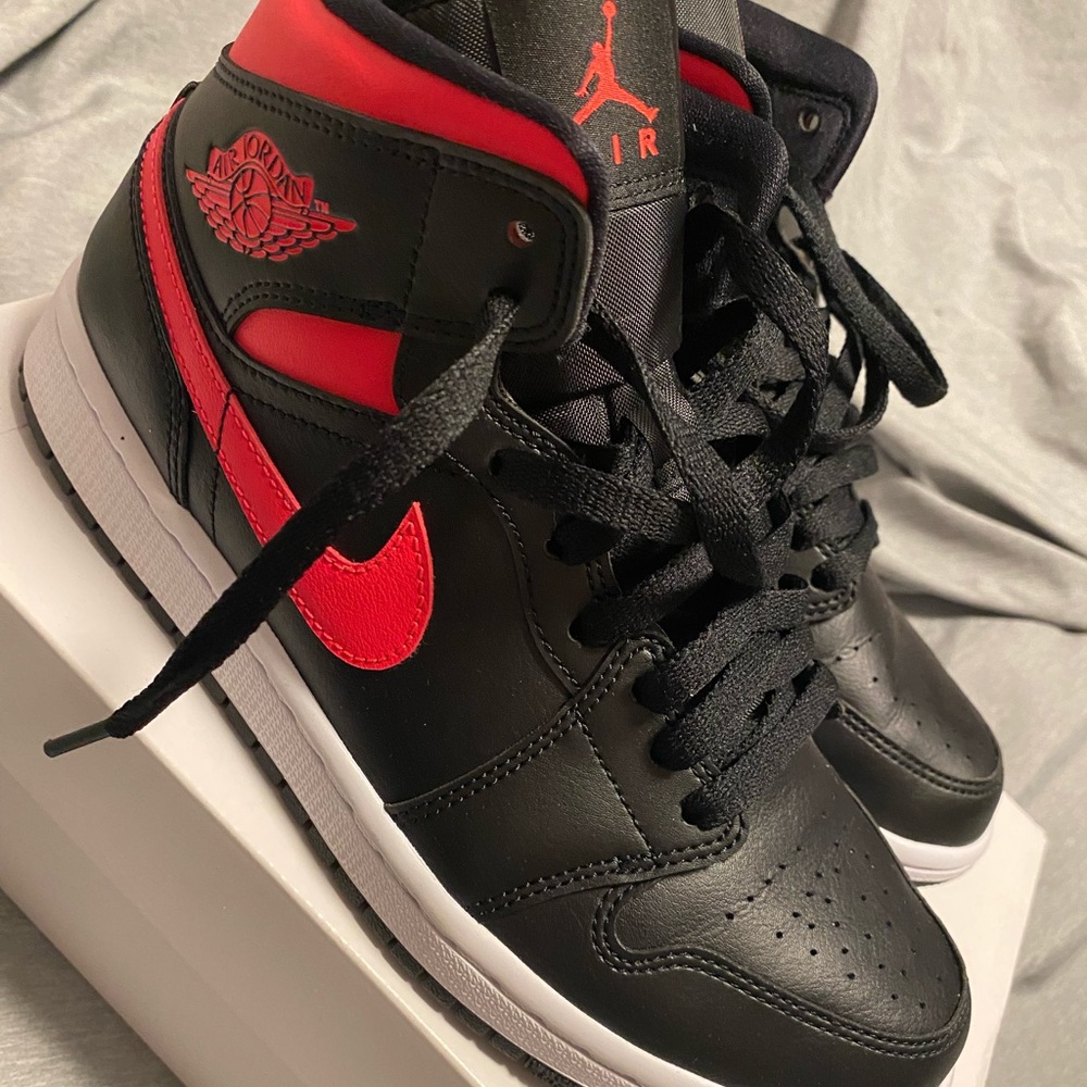 Air Jordan Mids